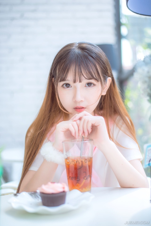 孟达大步而入，向着刘璋躬身道：“末将参见主公。”
